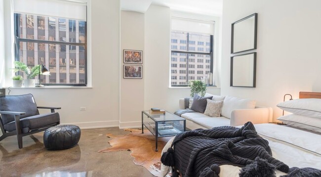 Photo - 38 E Adams St