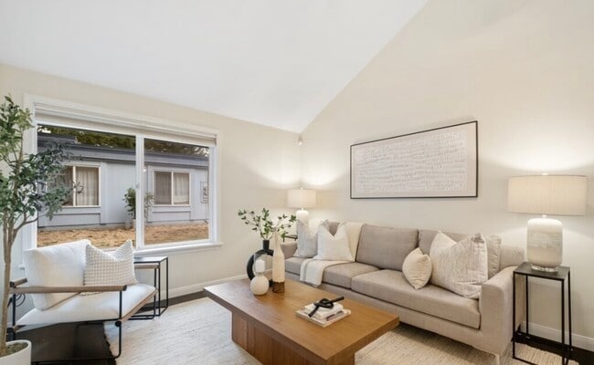 Photo - 4300 NE Sunset Blvd Unidad L3