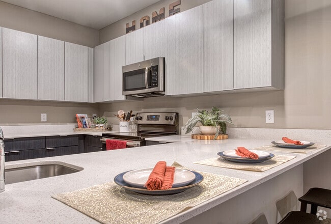 Downing (Premium Unit) - 4BD / 4BA - 1,499 SqFt - Kitchen