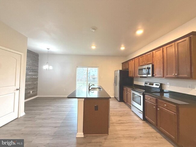 Building Photo - 189 Magellan Dr