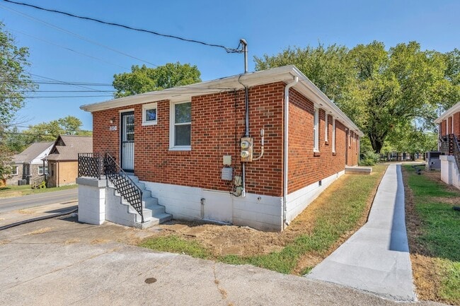 Building Photo - 1910 Riverside Dr Rental