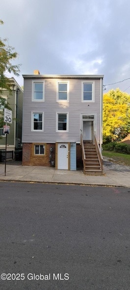 Building Photo - 69 2nd St Unit 3 Rental