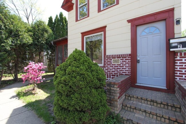 Building Photo - 3507 E 39th St Unit 2