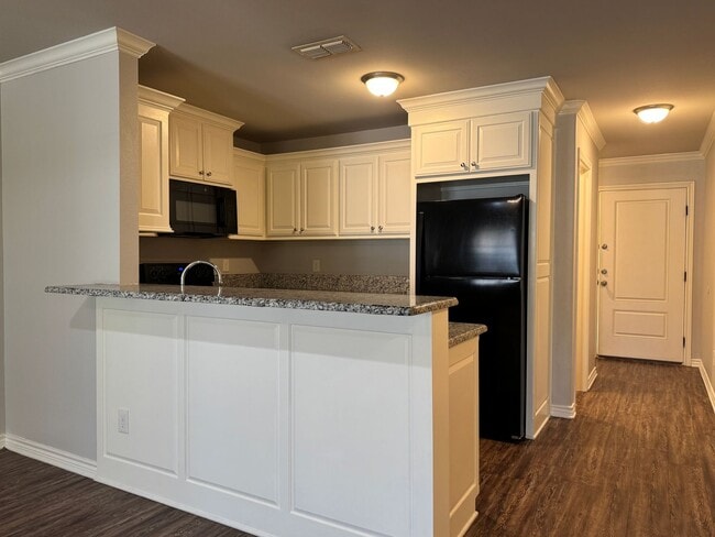 Photo - 2300 Airline Dr