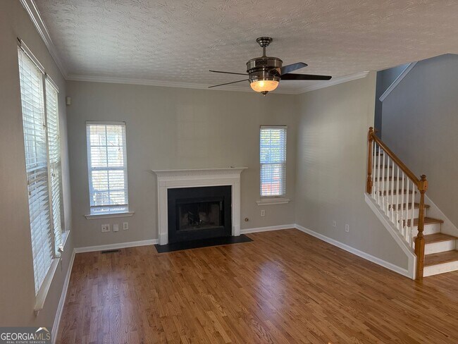 Photo - 27 Montgomery St NE