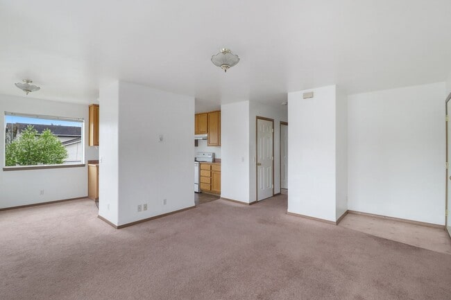 Photo - 1384 NW Falls Creek Loop Unit #202 ^