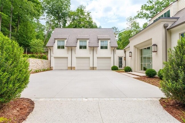 365 Valley Rd NW