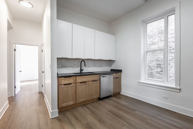 Photo - 3211 W Le Moyne St Unit CH2