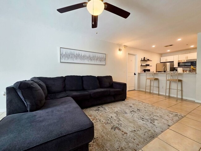 Photo - 3800 SW 20th Ave Unidad 206B