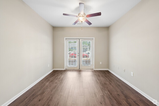 2BR, 1BA - 1,067SF - Living Room