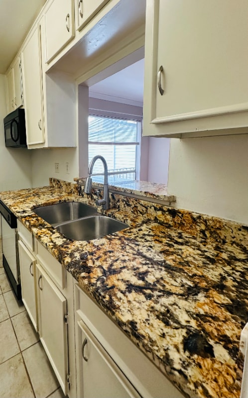 Photo - 1414 Castle Ct Unidad A