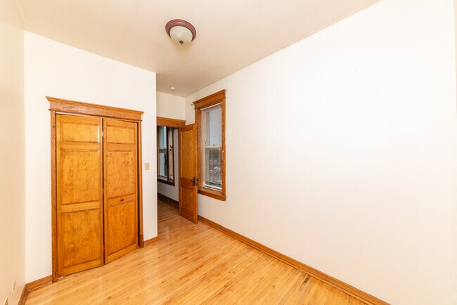 Photo - 1946 N Kimball Ave Unidad 3