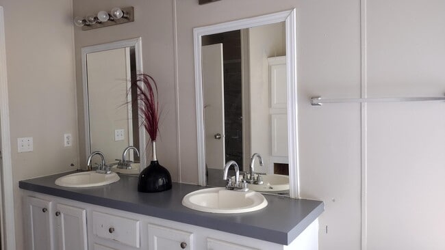 Photo - 814 Mercedes Benz Ct