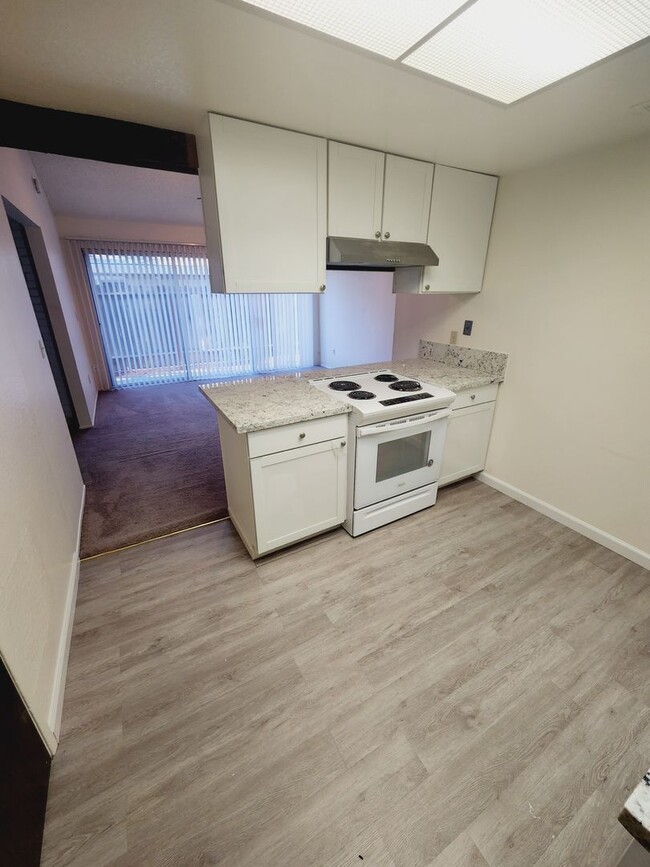Photo - Fair Oaks halfplex - Available Now!