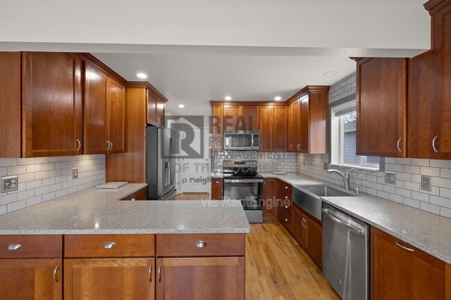 Photo - 1389 Finch St