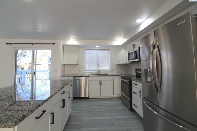 Photo - Updated West Kennewick 5 Bed/3 Bath House