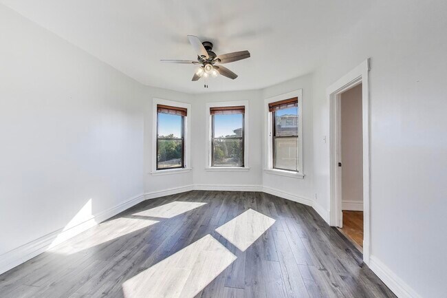 Photo - 2164 N Oakley Ave Unit 3