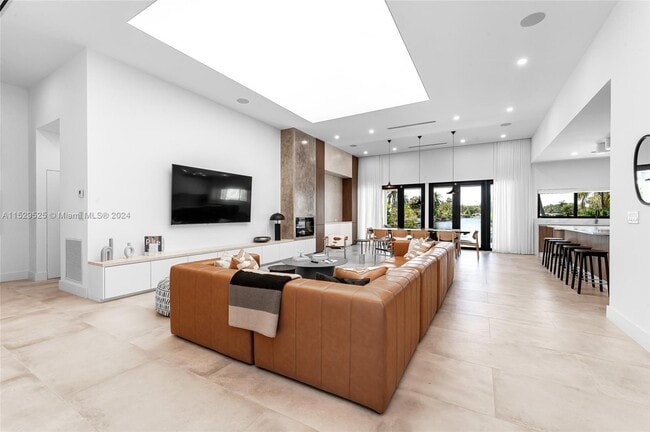 Photo - 2560 NE 199th St