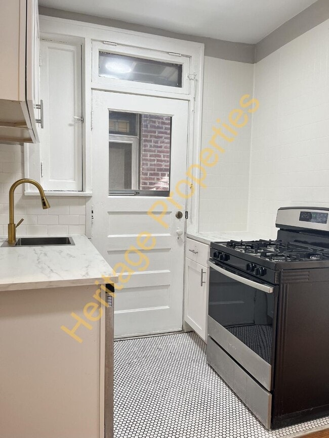Photo - Freshly Updated Southampton 1 Bedroom Unit 4904 #25