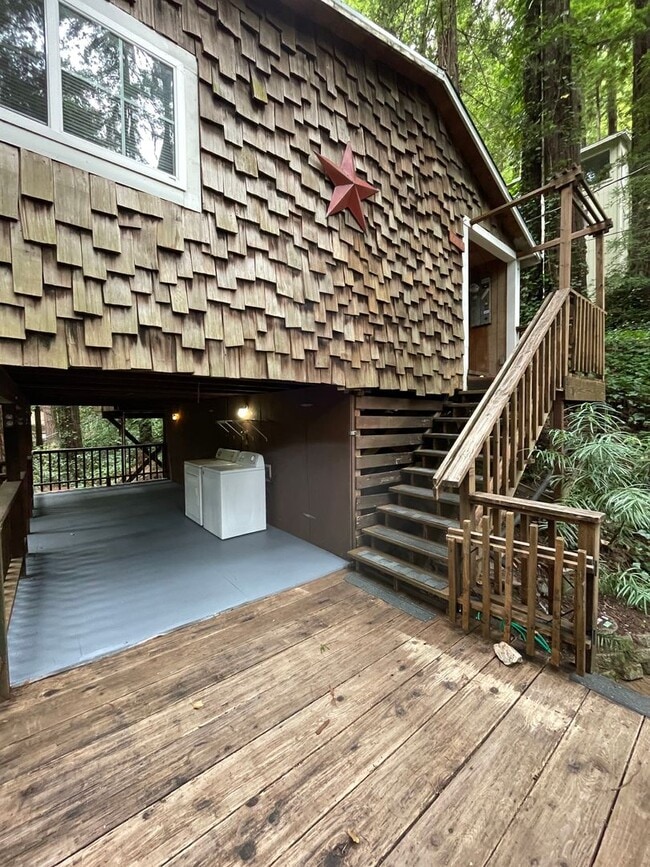 Photo - One bedroom Private Hilltop home washer, dryer, decks, redwoods