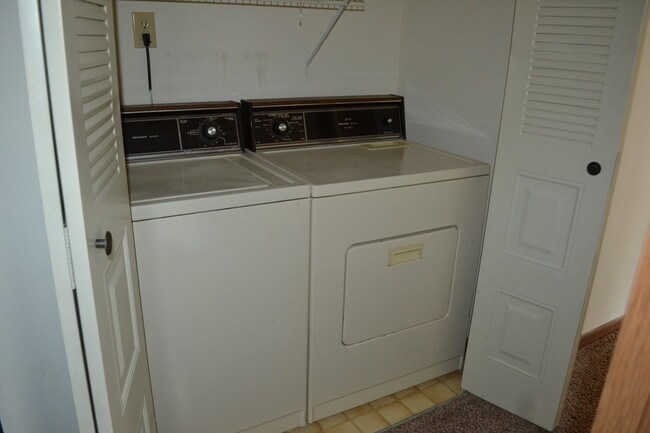 Photo - Shoshone Apartments