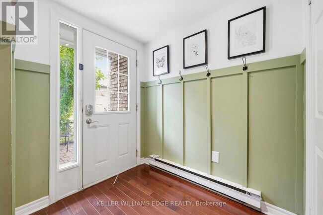 Photo - 1270 Gainsborough Dr