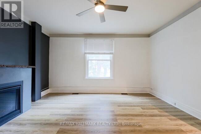 Photo - 405 Kingston Rd