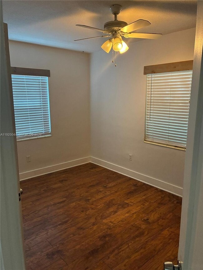 Photo - 705 E 9th Ct