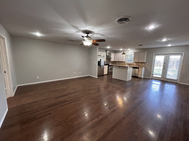 Photo - Beautiful, Spacious 4 Bedroom Close to Tex...