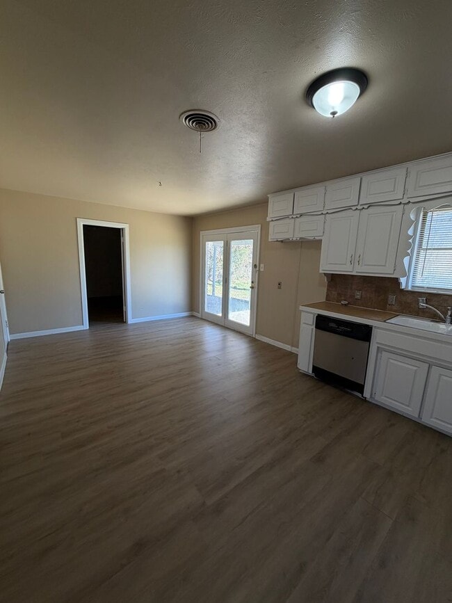 Photo - 4 Bed 2 Bath House in the 76133