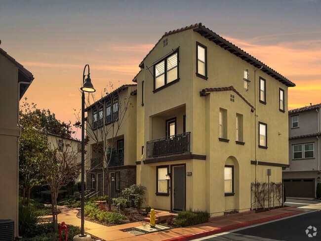 Building Photo - Great 2B/2.5BA Townhome in Oceanside!