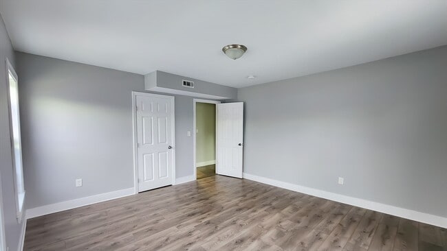 Building Photo - 2 Wall St Unit 1