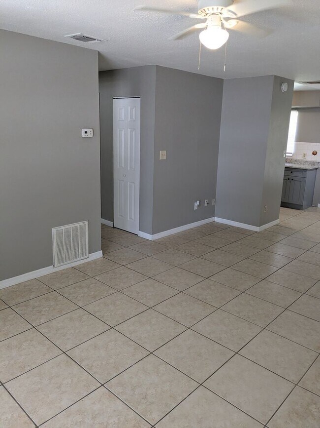 Photo - 434 W 17th St