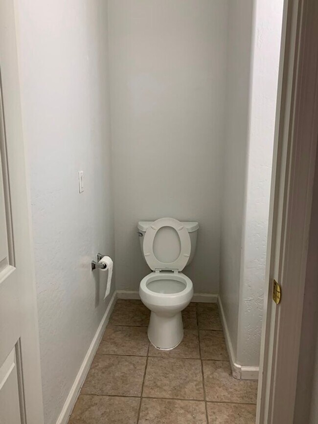 2 STORY HOME IN GATED COMMUNITY!! House Rental in Phoenix, AZ