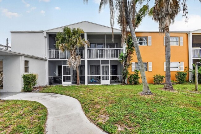 Building Photo - 1505 Crescent Cir Unit B24