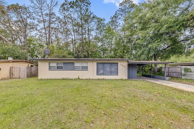 Building Photo - 1938 Monteau Drive Unit Monteau