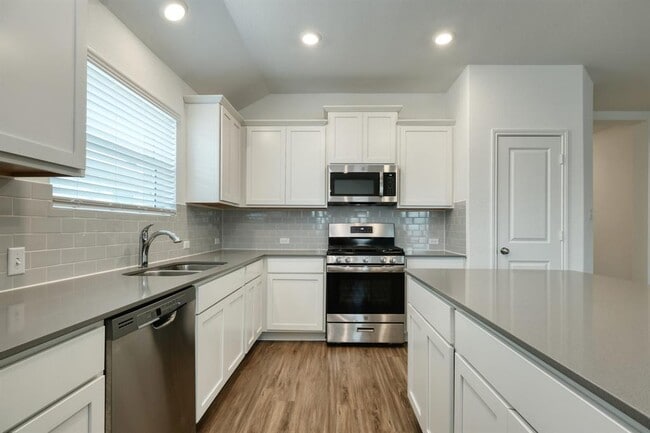 Photo - 200 Coventry Dr
