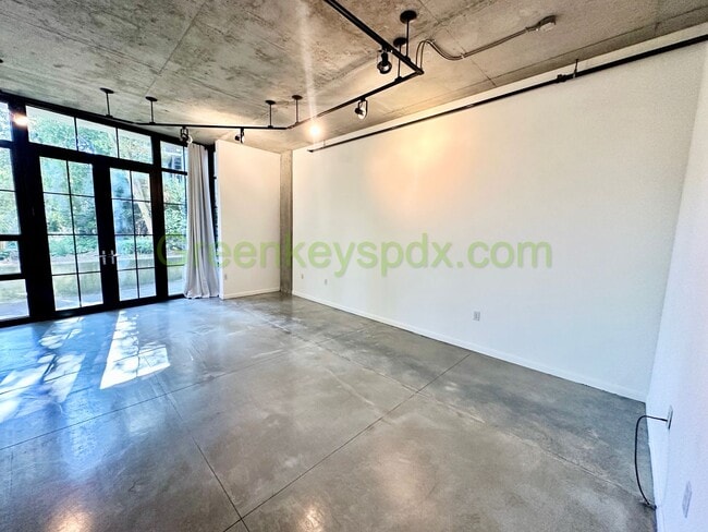 Photo - Studio Condo Available in the Pearl's Stre...