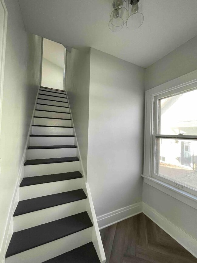 Building Photo - 405 Vine St Rental