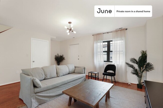 Room in Shared 5 bed/2 bath home in Logan Circle