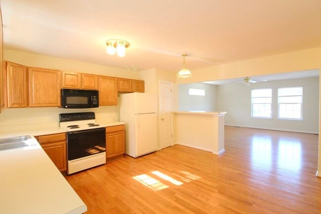 Photo - 351 Emerson Ln