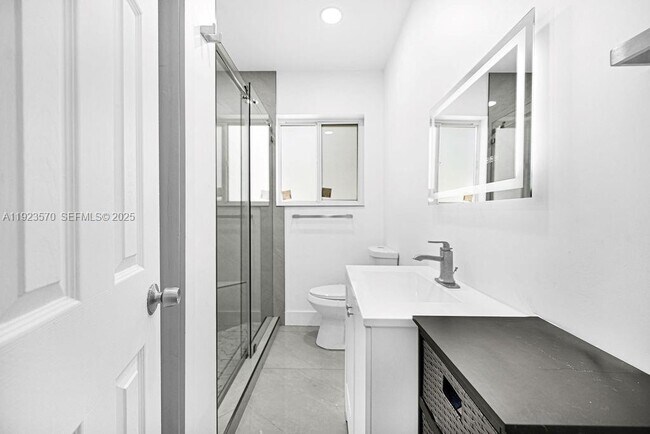 Photo - 876 NE 81st St