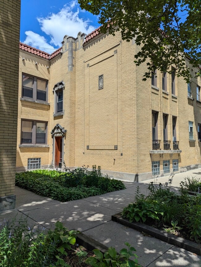 Building Photo - 3546 N Meade Ave Unit 2nd floor