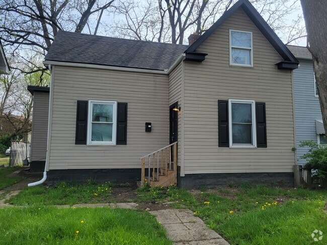 Building Photo - 370 Clarendon Ave Rental