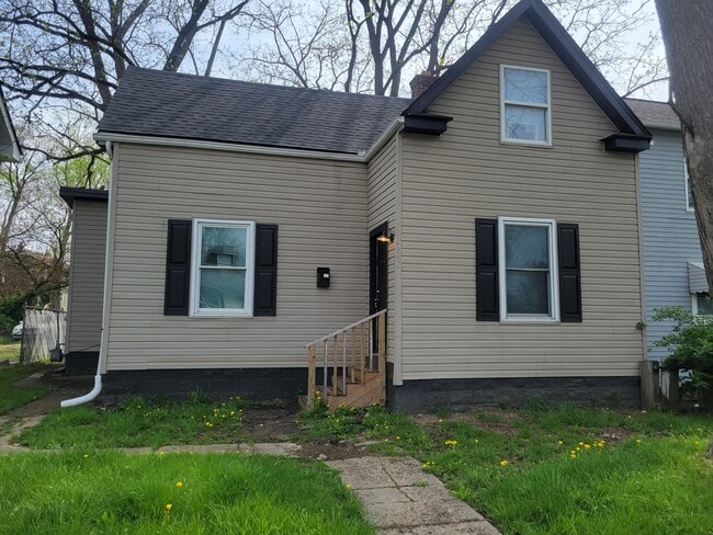 Photo - 370 Clarendon Ave House