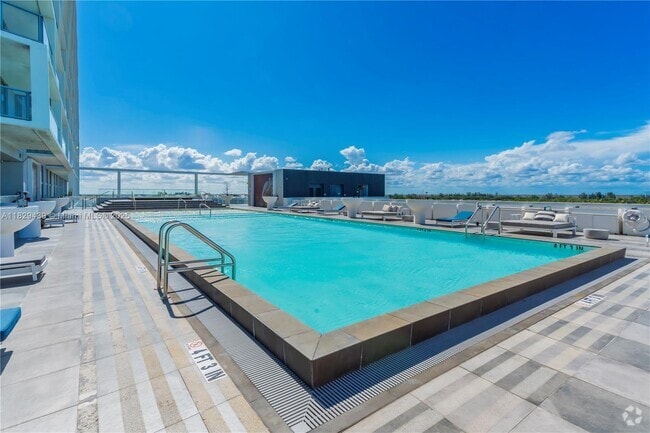 Building Photo - 2000 Metropica Wy Unit 1407 Rental