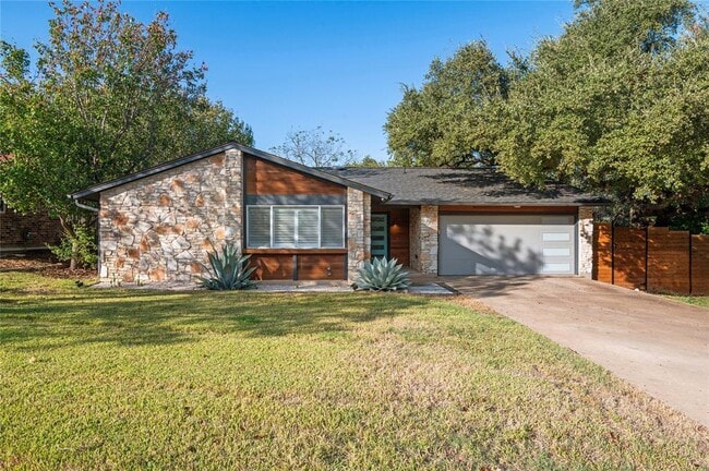 Building Photo - 1104 Durham Dr