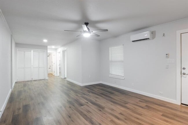 Photo - 1445 Hillview Ave