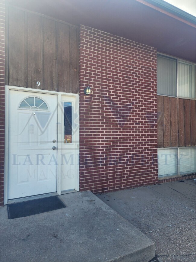 Photo - 2 Bed 1 1/2 Bath Townhouse Style Apartment