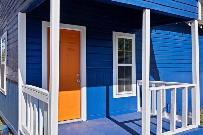 Photo - Room in Duplex on E Cannon St